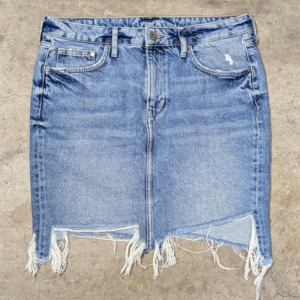 H&M &Denim Distressed Raw Hem Denim Mini Skirt - Size 10